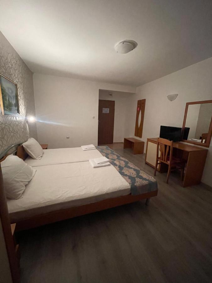 Family Hotel Aqua Ravda Buitenkant foto